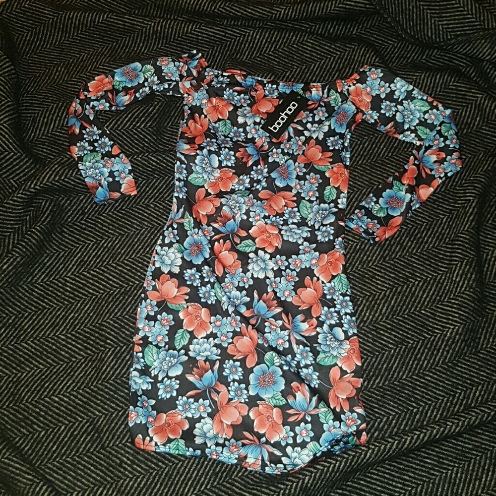 NWT Boohoo floral mini dress for spring & summer